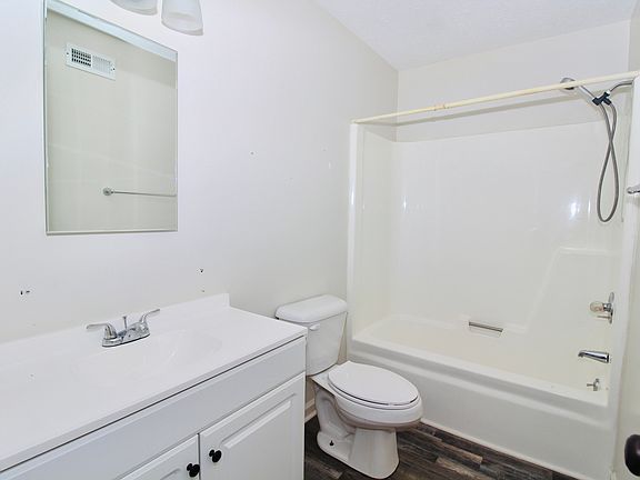 4th image of 2336 Hovekamp Rd #10