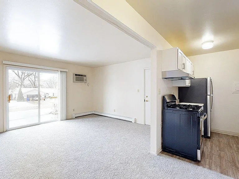 Wood Creek Apartments — Photo 62