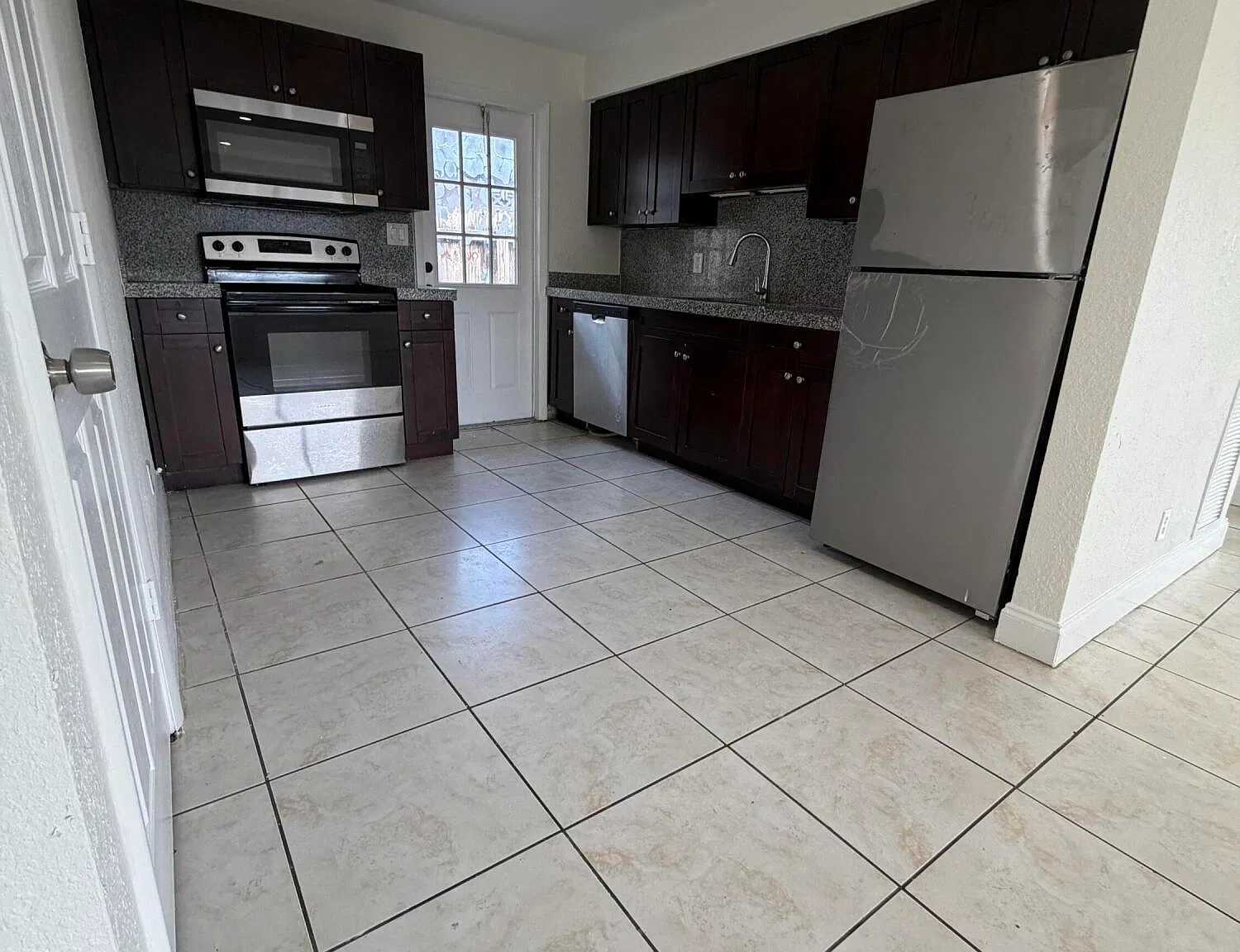 2 bed, 1.0 bath, 1512 sqft, $2,300 — Photo 4