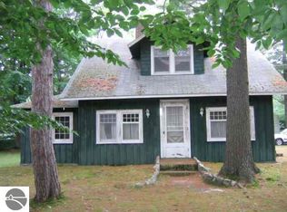 506 S 4th St, Leland, MI 49654