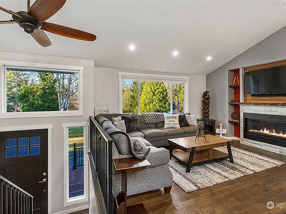 Bright and welcoming entry and cozy living space>