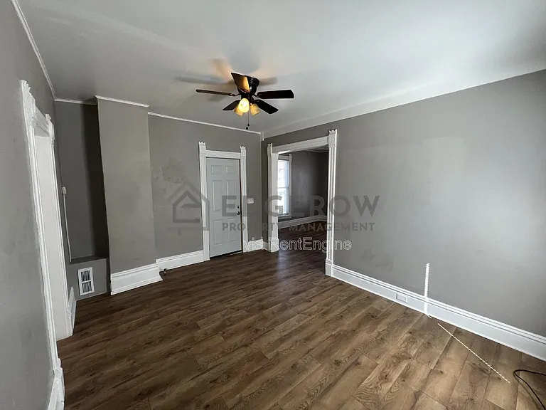 300 Gunnison Ave SW #B — Photo 4