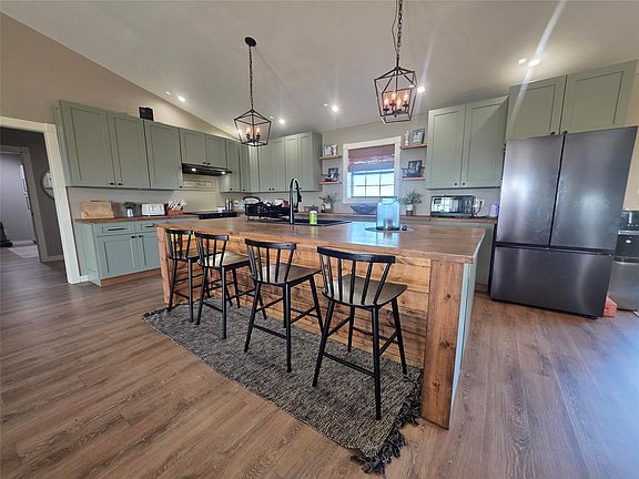 3rd image of 1225 Rg Loop