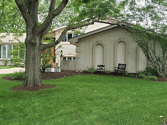 4th image of 8940 Oakdale Ct