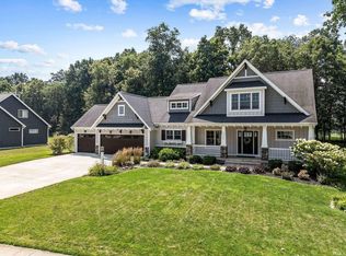 5962 Deer Hollow Rd, Auburn, IN 46706