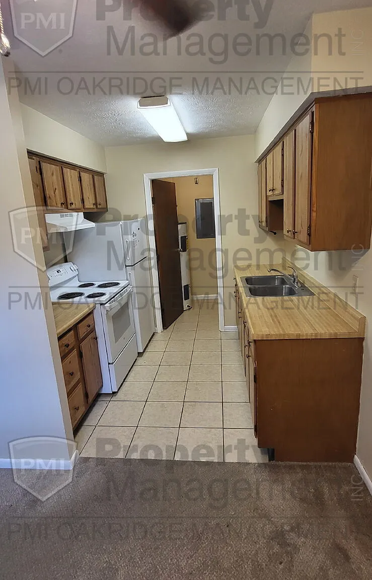2 bed, 1.0 bath, 740 sqft, $930 — Photo 4