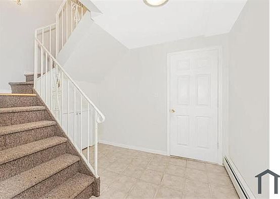 4th image of 1037B E 223rd St APT 3
