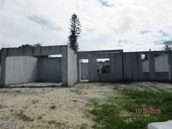 303 W 6th St, Lehigh Acres, FL 33972