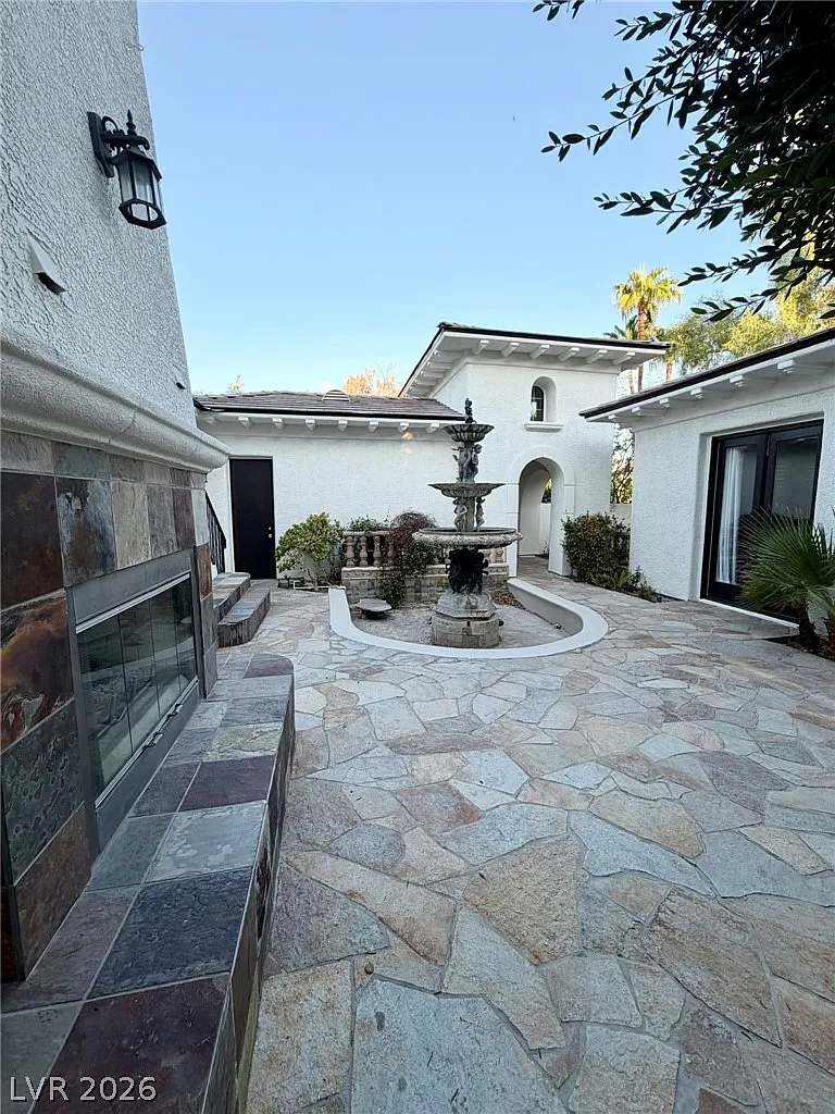 3 bed, 3.5 bath, 4586 sqft, $8,000 — Photo 4