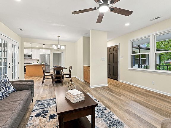 3rd image of 3901 Hulon Dr