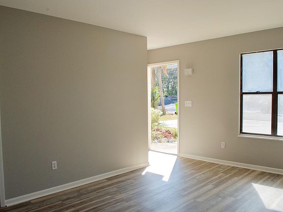 5th image of 2744 Ocean Dr APT A