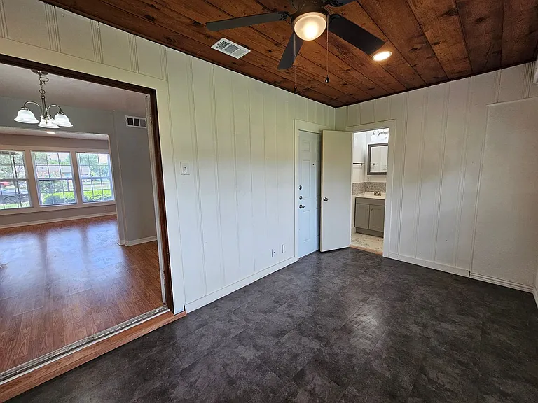 2023 E Illinois Ave — Photo 24