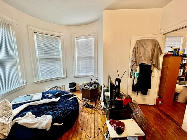 31 Thacher St #5R — Photo 5