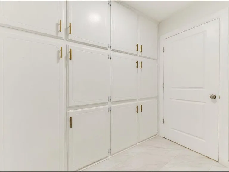 12213 Sylvester Dr — Photo 31