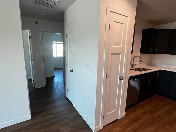 4th image of 1410 Holton Dr #100