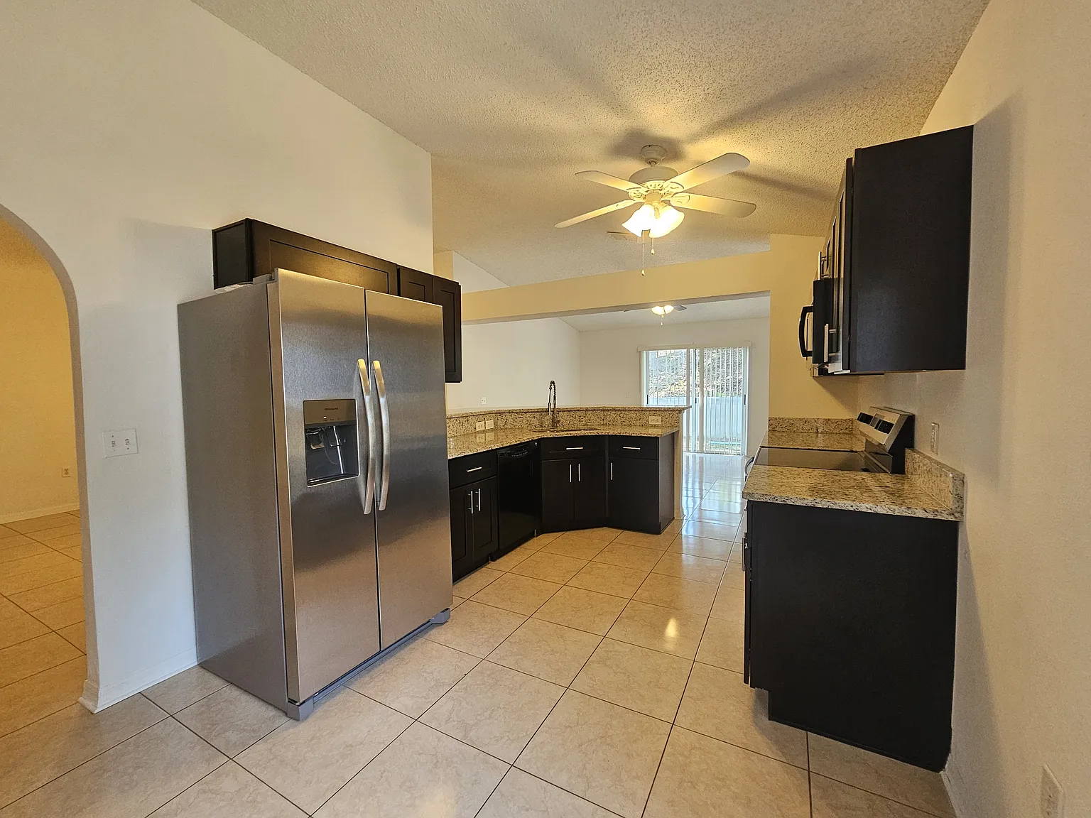 4 bed, 1855 sqft, $2,550 — Photo 2