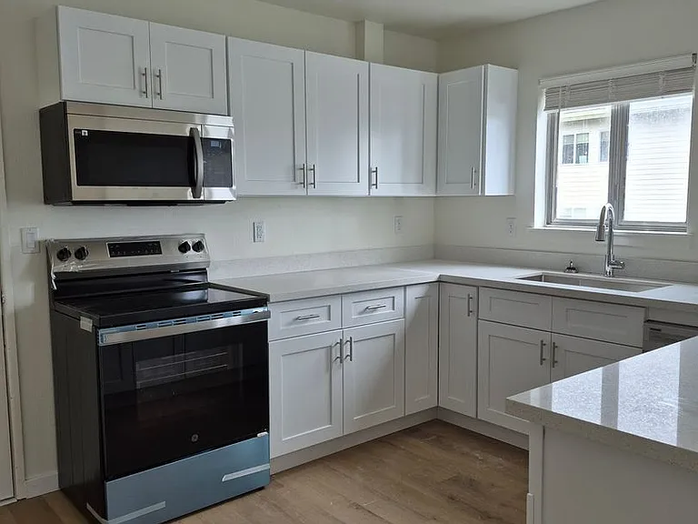309 W C St — Photo 10