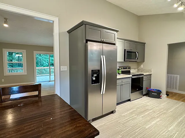 411 Patrick Henry Dr — Photo 10