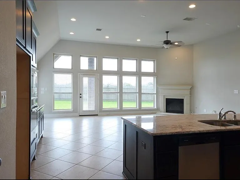 3323 Chandler Hollow Ln — Photo 10