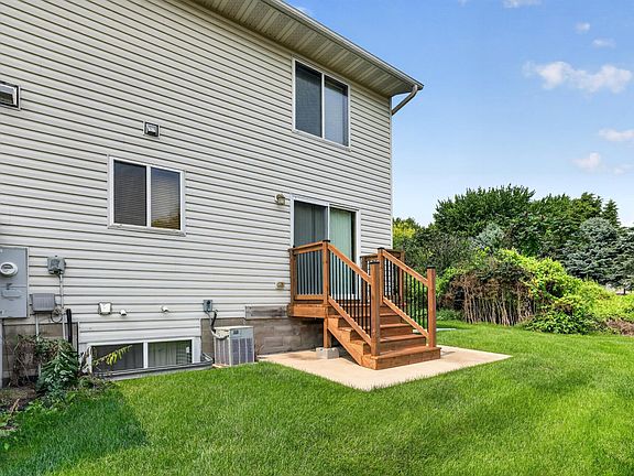 3rd image of 327 10th Ave NW