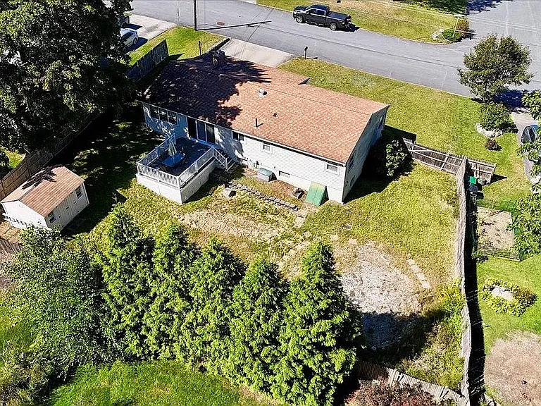 16 Mapleleaf Dr — Photo 24