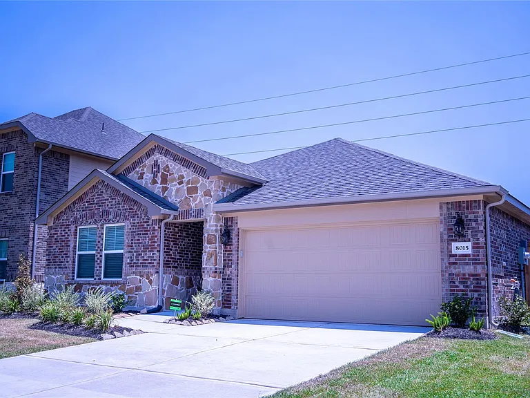 8015 Virginia Dr — Photo 2