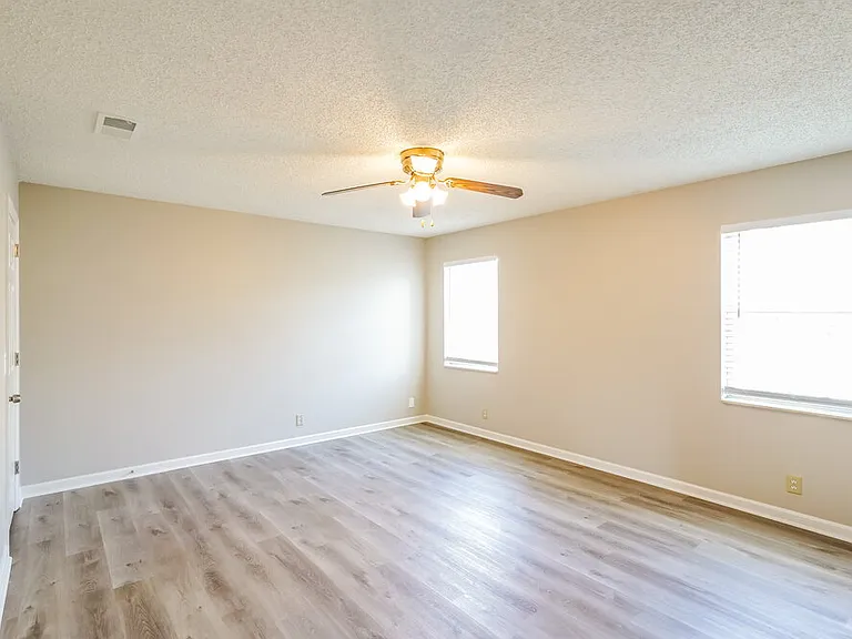 905 Traceton Ct — Photo 9