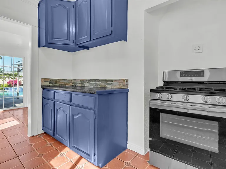 2819 Exposition Pl — Photo 16