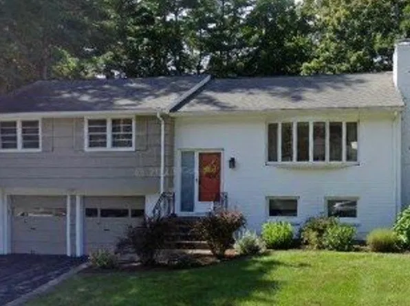 11 Fairview Rd, Medfield, MA 02052