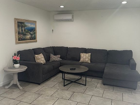 5th image of 9213 Greenleaf Ave APT A