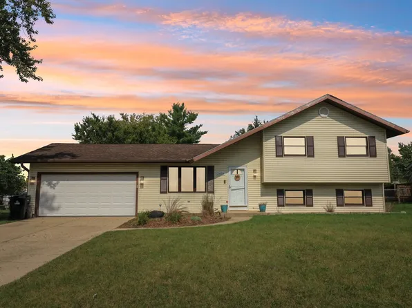 2408 W Fairview Ln, McHenry, IL 60051