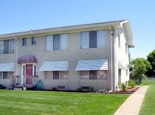 27140 Spaulding Rd APT 34, New Hudson, MI 48165