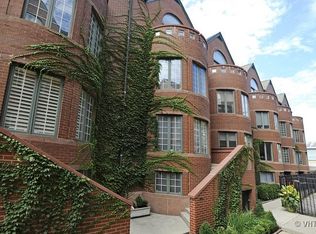 414 W Wisconsin St, Chicago, IL 60614