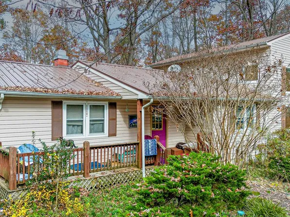 200 Piney Ln, Drakes Branch, VA 23937