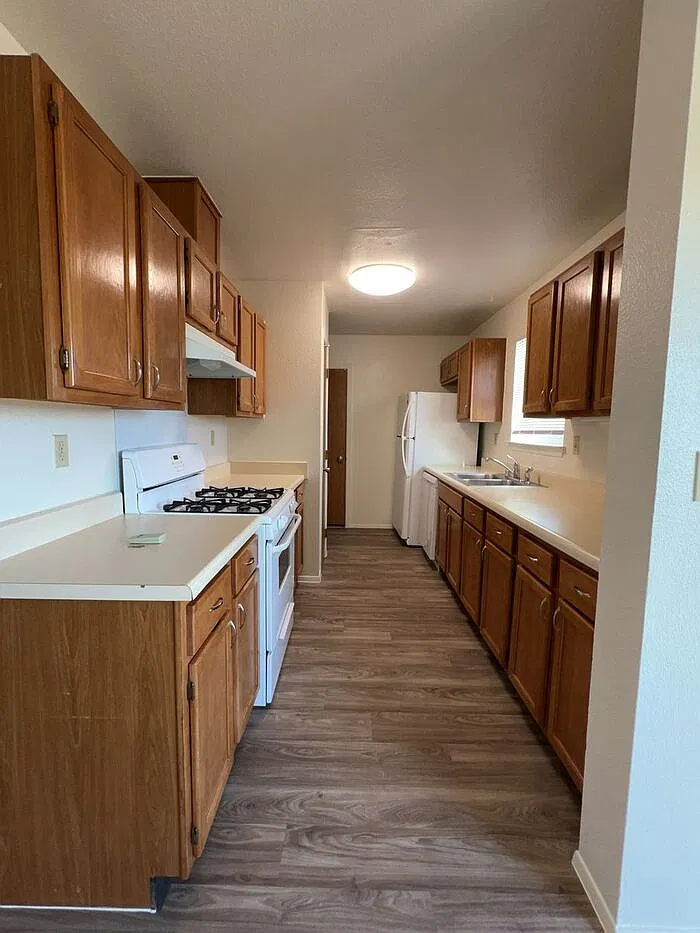 4 bed, 2.5 bath, 1615 sqft, $2,265 — Photo 3
