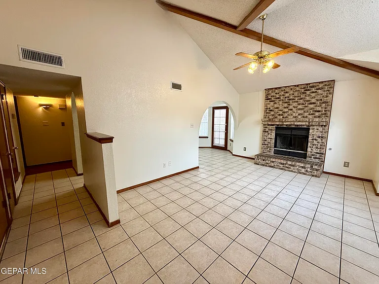 764 Colchester Dr — Photo 3