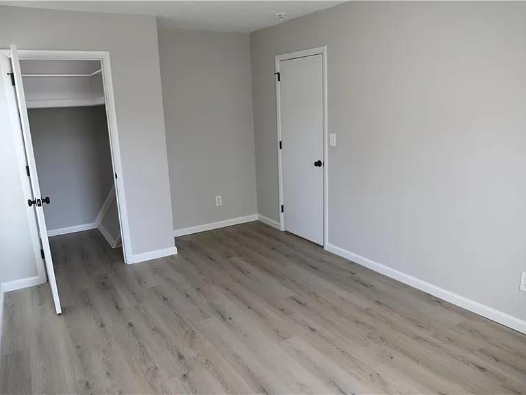 1321 Surrey Ln SW — Photo 13