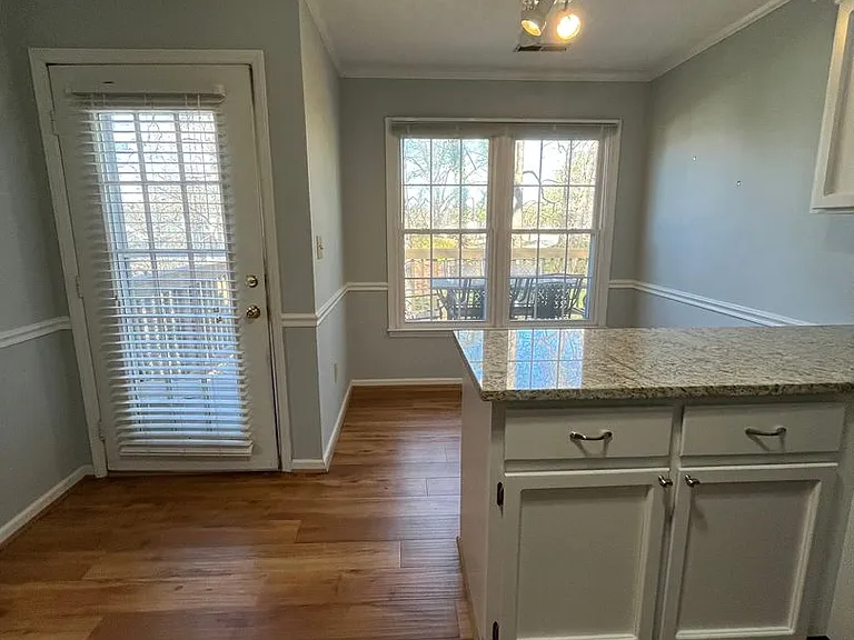 816 Market Pl — Photo 14