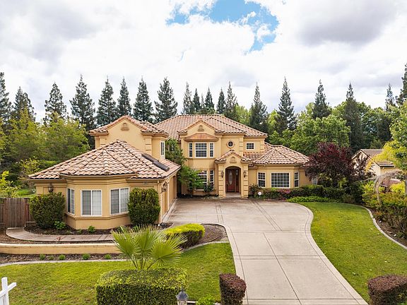 2nd image of 9003 Cedar Ridge Dr