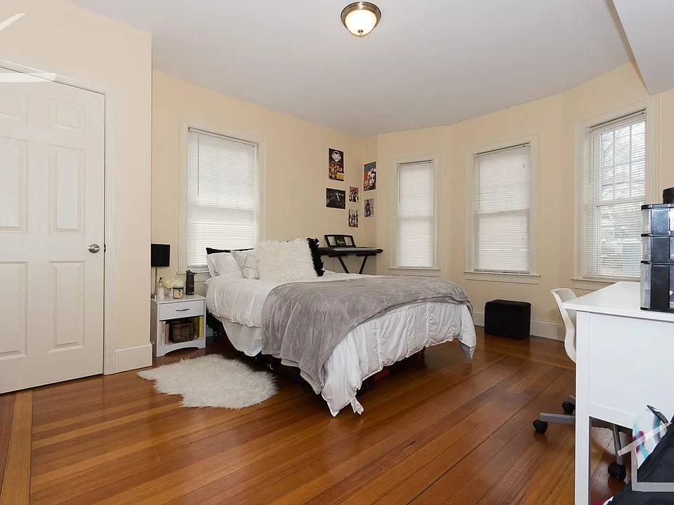 2 Brooks St #2