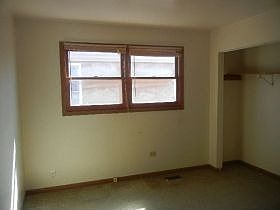 5th image of 459 Hoxie Ave