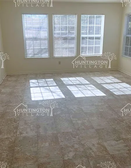 102 Andra Ave — Photo 2