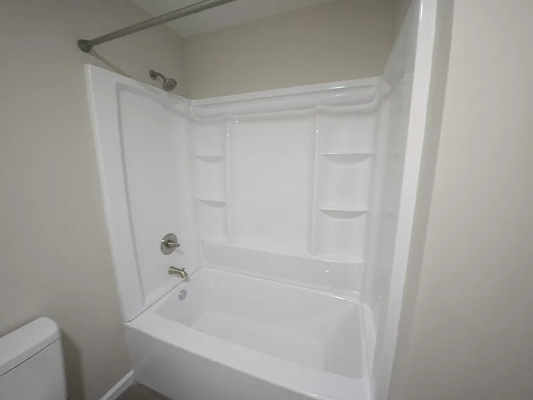 1068 Lakeland Dr — Photo 9