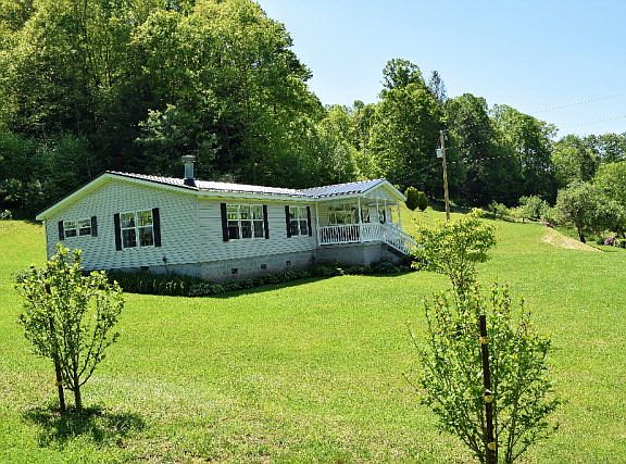 3rd image of 62 Delung Ln