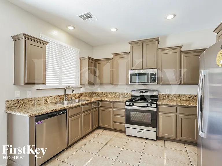 8227 Shallow River Ct — Photo 5