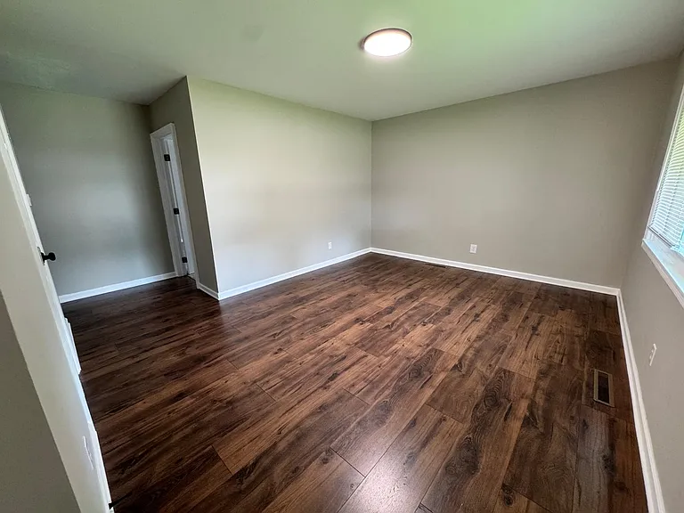 3102 Huntington Dr — Photo 3