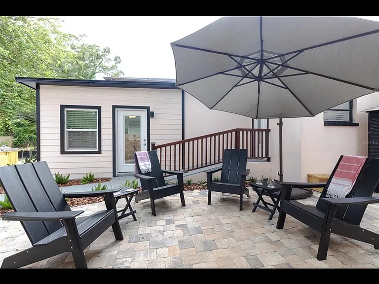 818 W Plymouth St — Photo 4
