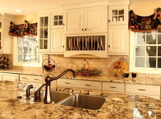 1424 Briergate Dr, Naperville, IL 60563