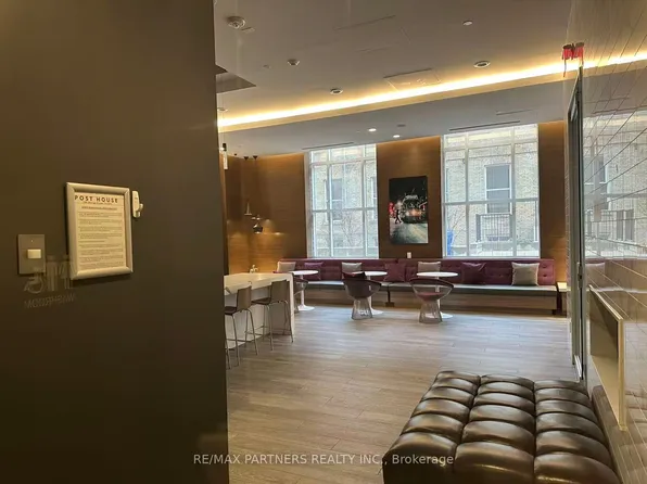 105 George St #1301, Toronto, ON M5A 0L4