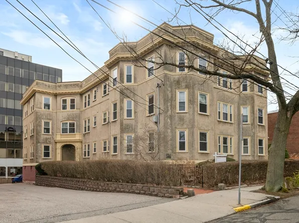 22 Center St #8, Cambridge, MA 02139